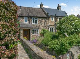 Pine Door, holiday home in Eyam