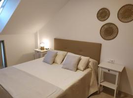 ATICO A 3 KM DE SANXENXO CON PISCINA Y GARAJE, hôtel à Sanxenxo