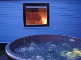 West Wicklow Glamping with Hot Tub, campsite in Baltinglass