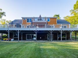 DECK HOUSE LIMIT 25 home, ξενοδοχείο σε Harrison