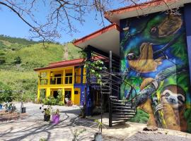 Vista Mundo Centrar, hotel in San Ramón