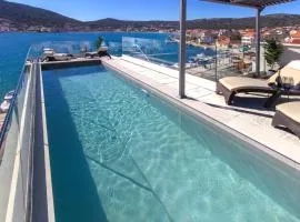 Seafront villa with roofpool, perfect getaway