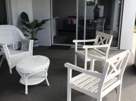 Beachside studio, cheap hotel in New Plymouth