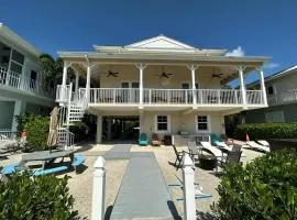 Mojito Breeze Getaway sleeps 11 and 2 full bathroom islamorada tavanier dock