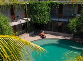 Mangroove Bay Boutique Hostel, hotel em Banyuwedang