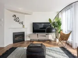 Amazing Location - 2BDRM/2BATH - right on Robson