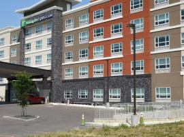 Holiday Inn Express & Suites - Edmonton SW – Windermere, an IHG Hotel: Edmonton şehrinde bir otel