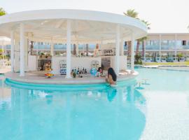 Marelive - CDSHotels – hotel w mieście Torre dell'Orso