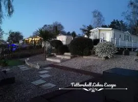 Meridian Tattershall Lakes Escape - Lakeside lodge caravan with a fishing peg LUXURY HOT TUB