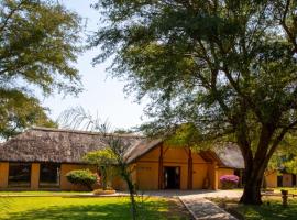 Kayova River Lodge, hotel near Shaded tree picnic spot, Ndiyona