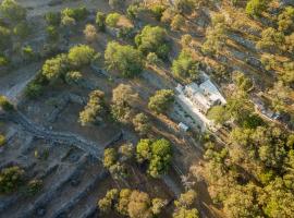 Messes Traditional Stone House with Amazing Sea View, apartmen di Mandrakion