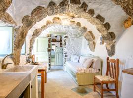 Messes Traditional Stone House with Amazing Sea View, Hotel in Mandrakion