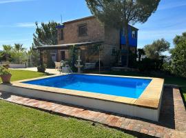 Casa Rural Cupiana Piscina privada Malaga, country house in Málaga