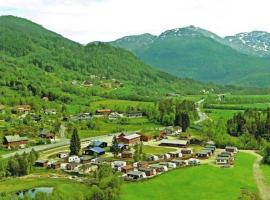 Midttun Camping og Feriehytter، مكان عطلات للإيجار في Vossestrand