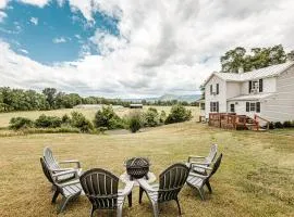 Mountain View Farmhouse in Luray, Family Friendly