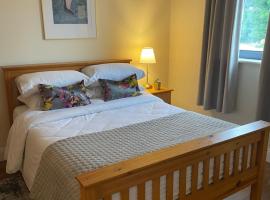 360 Wolfe Stay, hotell i Dungarvan