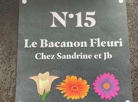 Gite le Bacanon fleuri proche Canal du midi, hotel in Ventenac en Minervois