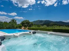 VILLA BEYBE with Jacuzzi, large private pool 50m2, BBQ,free WIFI, 3 bedrooms