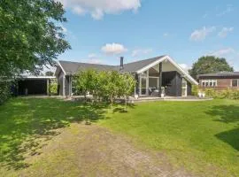 Stunning Home In Børkop