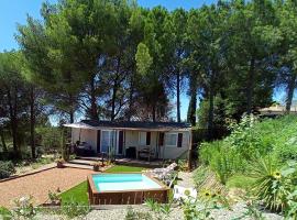 Lodge les écureuils avec piscine, strandhotell i Maraussan