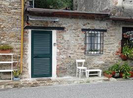 The small waterfall house, la cascatella, apartament din Massa