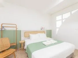 Evergreen apartment by Beginning with, 3BR in heart of Nimman