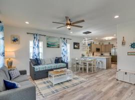 Walk to Gulf Ocean-View Home in Crystal Beach!, hotel in Crystal Beach