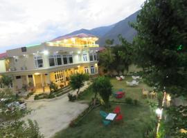 Legendary Hotel Chitral, hotel with parking in Chitral
