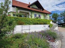 Green House Apartment, hotel em Pivka