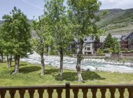 Arties Luxury Apartments con jardín