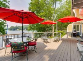 Vibrant Sterling Lakefront Lodge with Kayaks, cheap hotel in Berlin