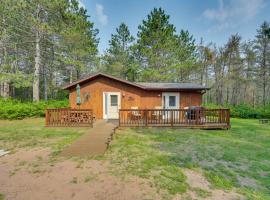 Woodland Cabin with Fishing, ATV and Snowmobile Trails, vacation home in Lake Nebagamon