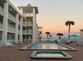 Coastal Waters 110 - 1 Bedroom, 1st Floor Pool Side Condo, hotel a New Smyrna Beach