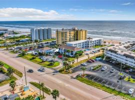 Coastal Life 206 - A 2nd Floor Studio With 2 Single Beds, resort in New Smyrna Beach