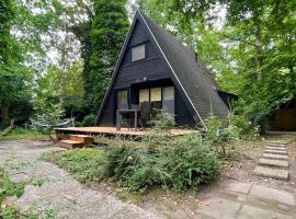 Gezellige Caban in de natuur, vakantiewoning aan het strand in Lanaken