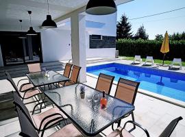 Kuća za odmor Deda Pepo, vila v destinaci Mičevec