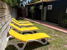 Yellowlife solo Parejas, hotel in El Palmar