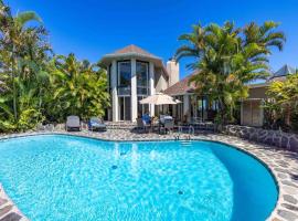 Opulent Waterfall House with Ocean Views in Haiku, Maui, hotel in Huelo