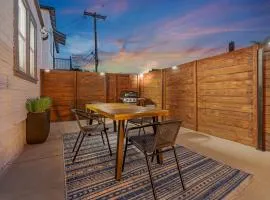 Chic Oasis Studio: Minutes to Downtown & Beaches