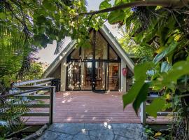 Jasmine Suite on Lush farm in Haiku, Maui jungle, self catering accommodation in Huelo