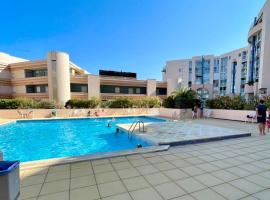 Joli appartement avec piscine, hotel in Sète