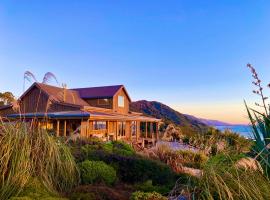 Wild Weka Eco Stay - Off-Grid 4WD RECOMMENDED, hotel with parking in Waimarie