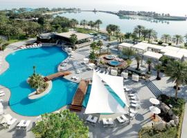 The Ritz-Carlton, Bahrain, отель в Манаме, рядом находится Торговый центр Seef Mall