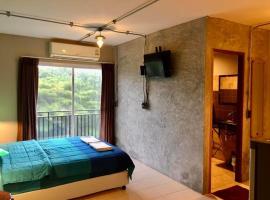 khaolak big bike&room for rent، فندق في خاو لاك