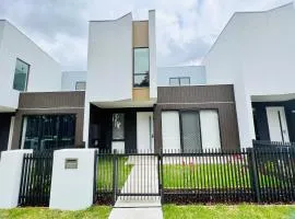 Austral Newly Built Modern 3 Br Home