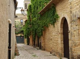 Entre Uzès et le Pont-du-Gard le Logis d'Autrefois, hotel murah di Castillon du Gard