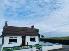 Farsnagh Cottage, holiday rental in Newport Trench