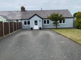Stunning Two bed cottage, vacation rental in Rhuddlan
