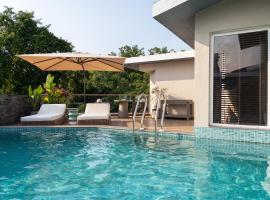 Assagao에 위치한 호텔 Rainforest Woods, Assagao, Goa - Luxury 4 BR Private Rooftop Pool - V5