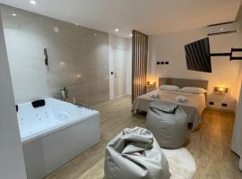 Luxury - 5 Stars - Suite with a jacuzzi 70's rooms, hotel en Trapani